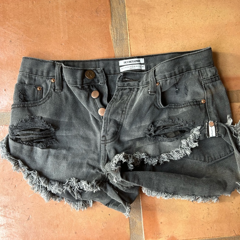 One Teaspoon Bandit Denim Shorts (Frayed Black)